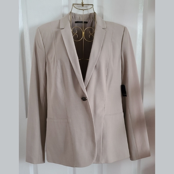 Tahari Blazer - Picture 7 of 9